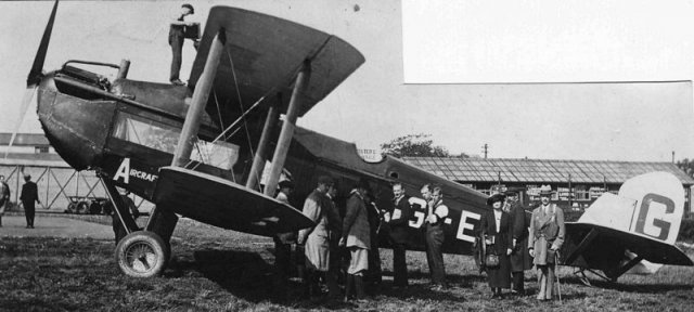 g-earo dh 18 with capt h jerry shaw 0363-0012